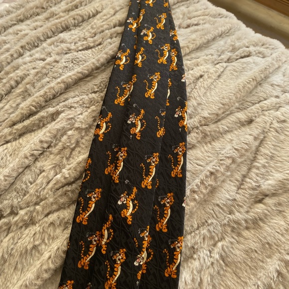 Golfing Tigger tie 100 acre collection - Picture 1 of 5